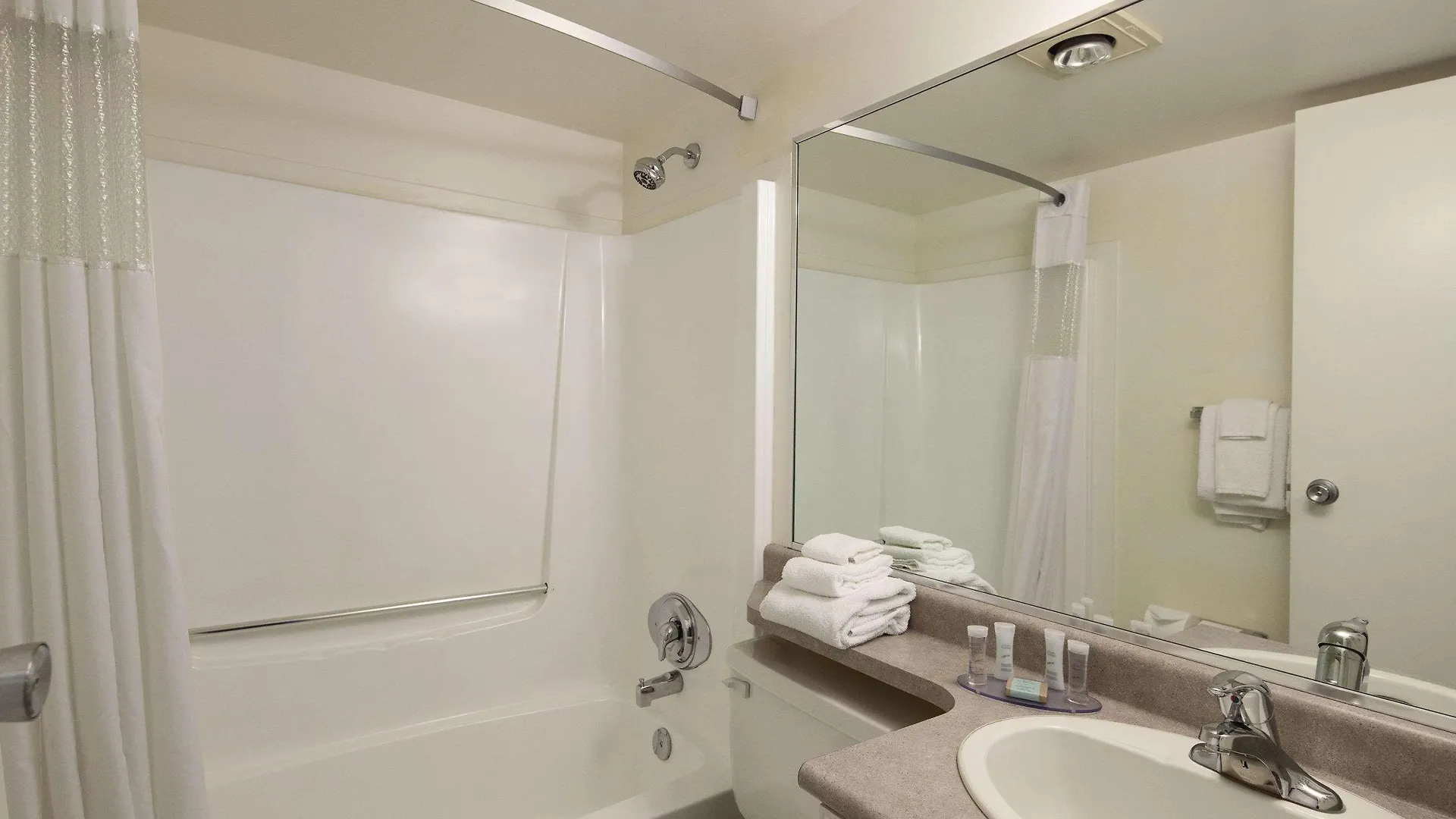 Travelodge By Wyndham Nanaimo 2*,  Canada